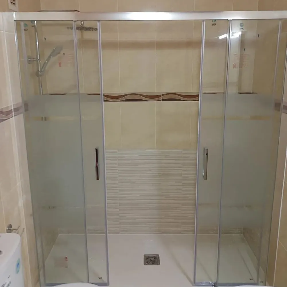 Bañera cambiada por pie de ducha en Leganés